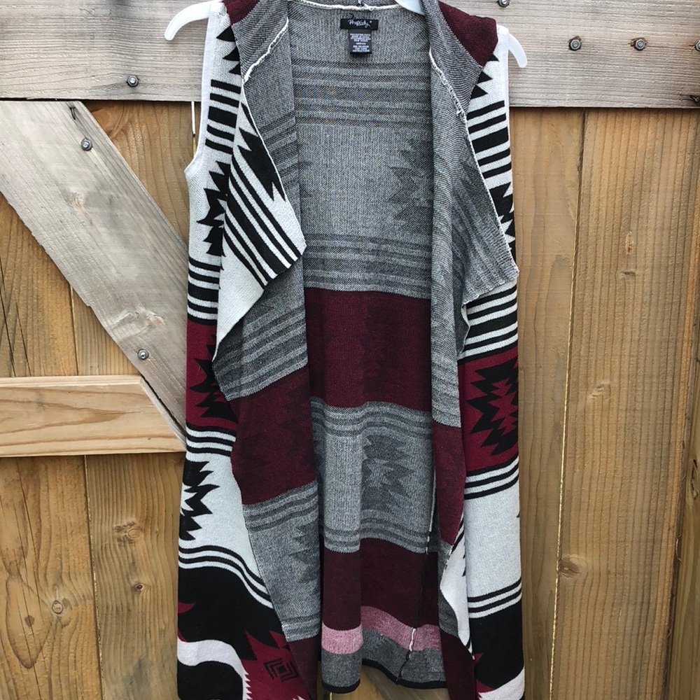 Printed sleeveless cardigan